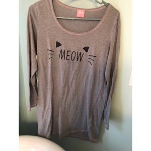 Cat women’s long sleeve light nightgown
